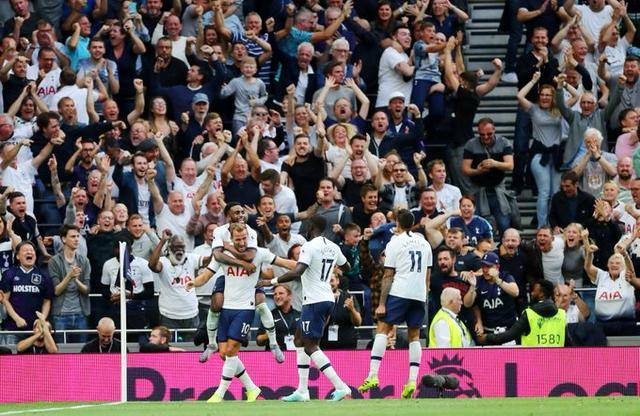 记者：西汉姆联和狼队有意利物浦边锋本-多克