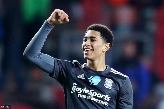 足协杯夺冠次数排名：山东8次居首，国安5次独居次席（足协杯夺冠次数榜：山东8冠领跑，国安5冠独占第二）