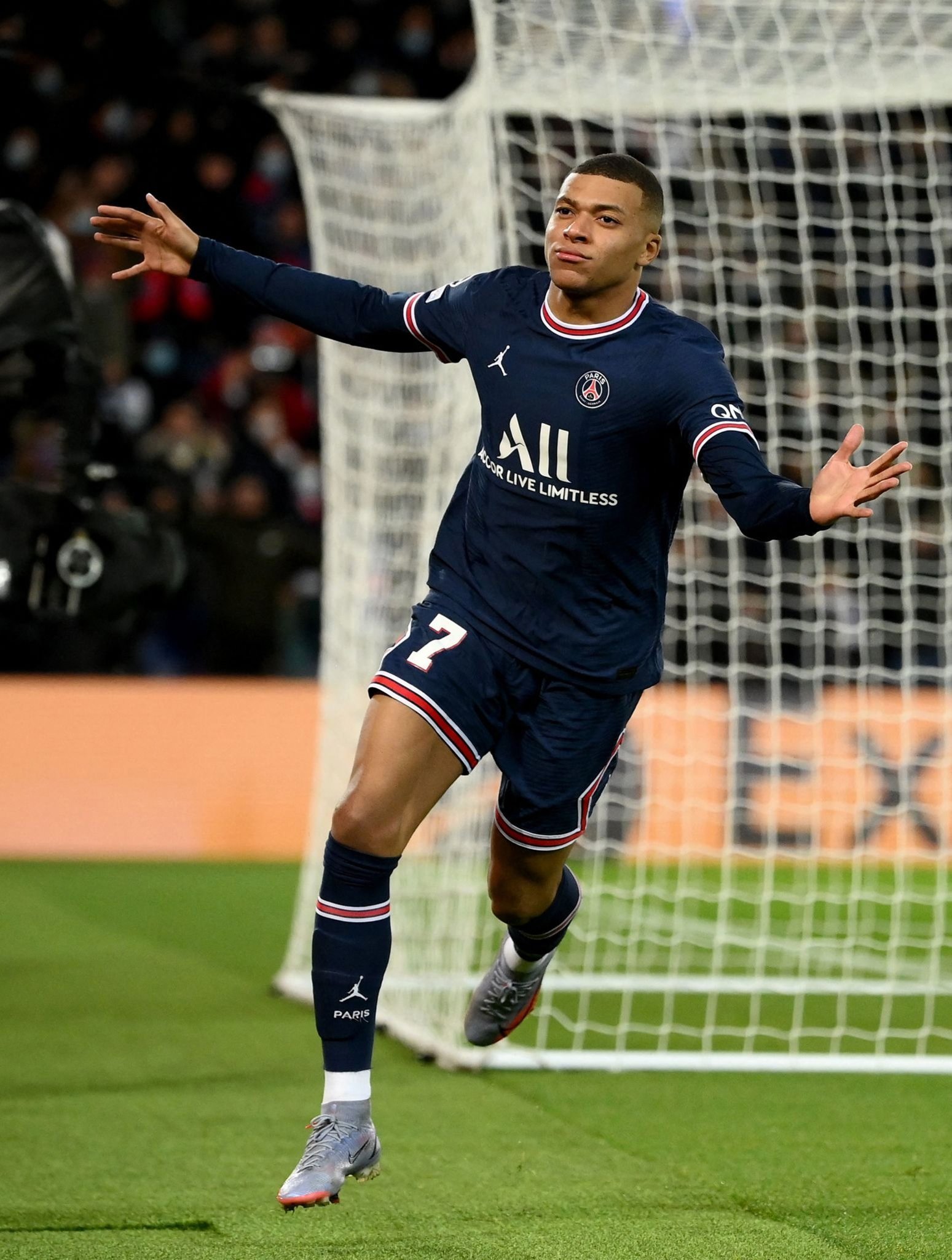 林荣福儿子致信瓦伦股东进行赛季总结，全篇只字不提足球（林荣福之子致信瓦伦股东回顾赛季，通篇避谈足球）