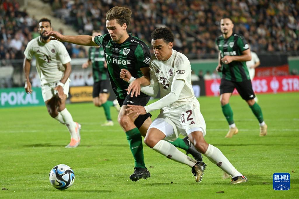 阿根廷美女老师用梅西表情包为学生评分：谁想让梅西伤心呢？