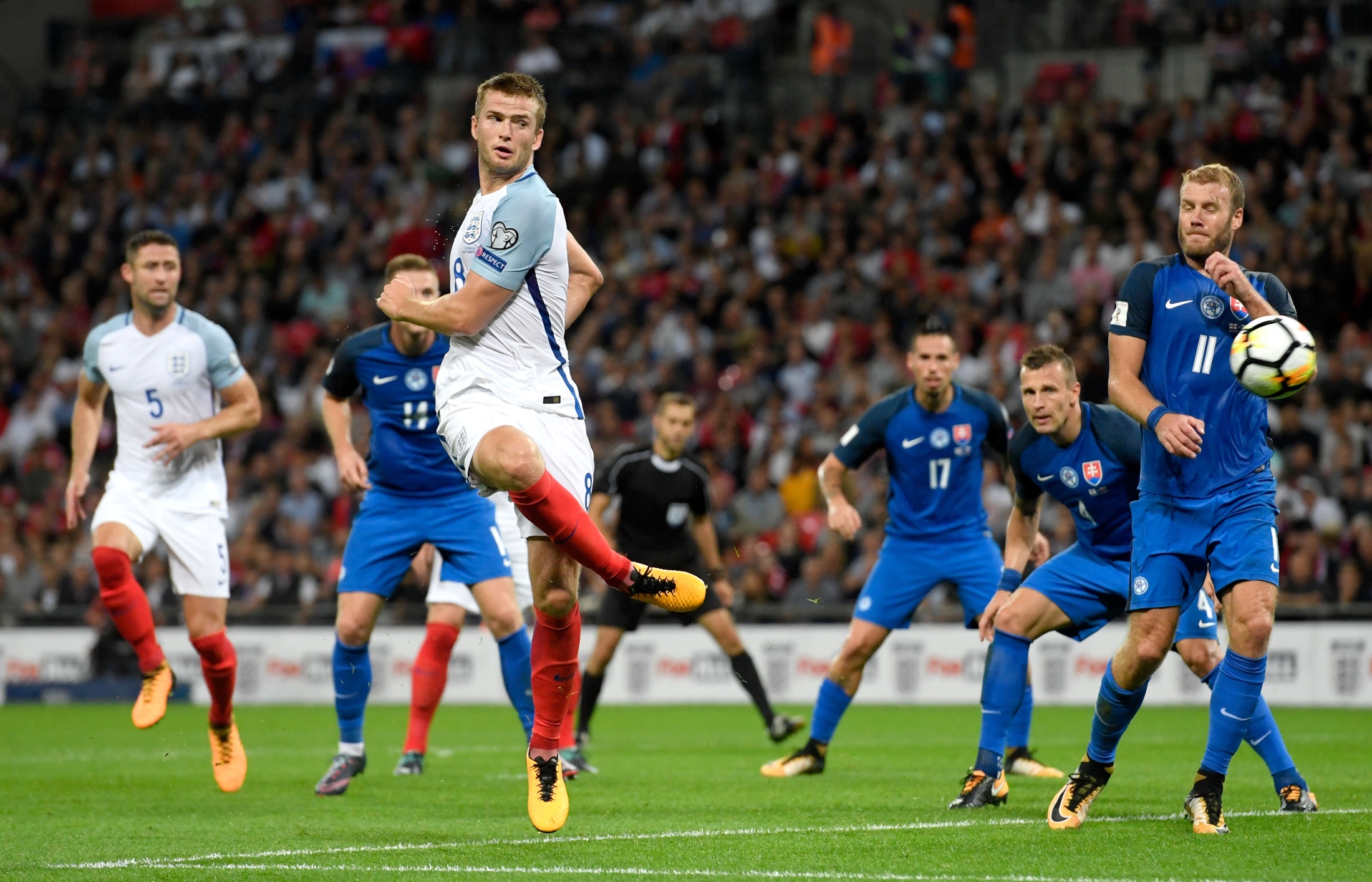 利物浦正式发布新赛季球衣，时隔13年再度携手阿迪达斯