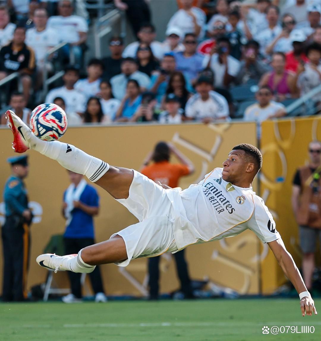 阿斯：莱万经纪人已联系沙特球队（阿斯：莱万经纪人已与沙特俱乐部联系）