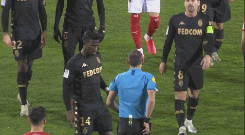 皇马内乱升级！阿隆索失控更衣室，库尔图瓦孤独发声背后的真相