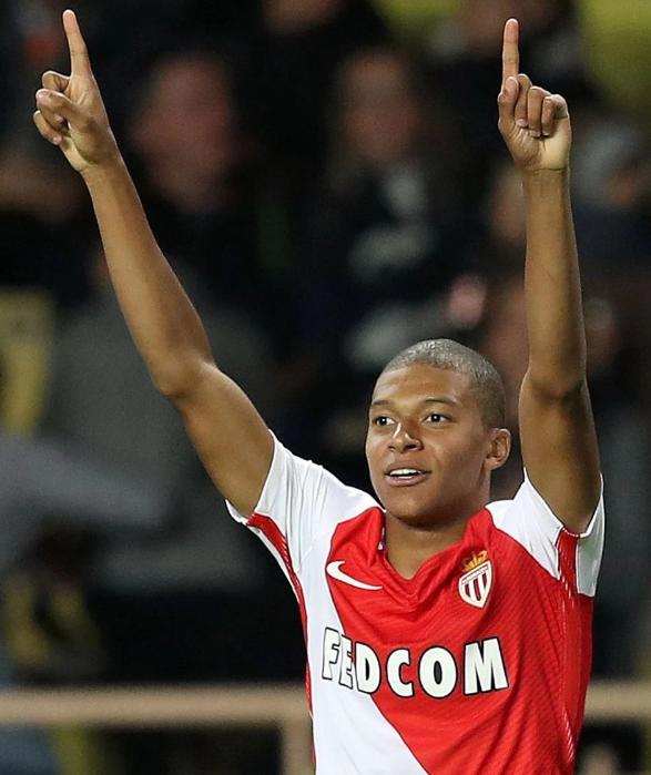 已成惯例，阿根廷足协主席赛前晒与梅西、德保罗合照（阿足协主席赛前惯例：晒与梅西、德保罗合影）