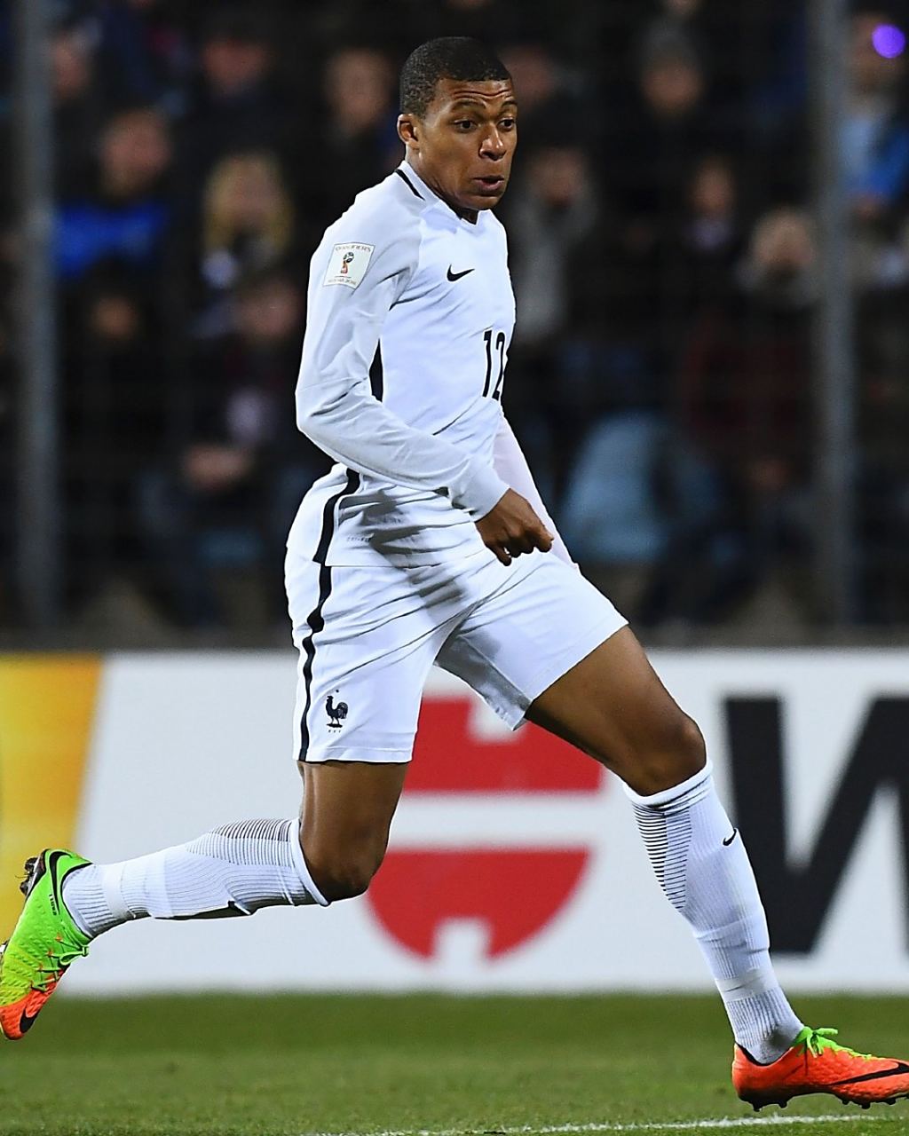 申花客战柔佛新山：阿苏埃搭档路易斯，吴曦、李可首发